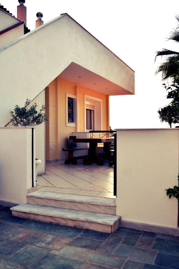 Luxury Seaview Apartment By The Sea Saronida Exterior photo